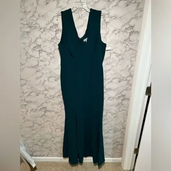 Dress The Population Sandra Gown in Pine - Picture 4 of 11